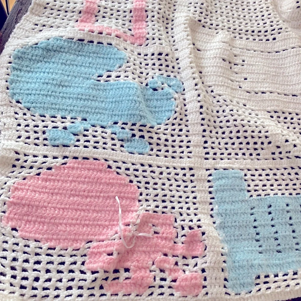 Vintage crochet baby blanket‎ EUC